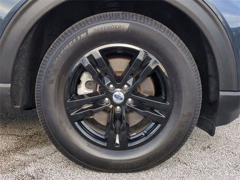 Used 2022 Ford Explorer XLT w/ Equipment Group 202A image 11