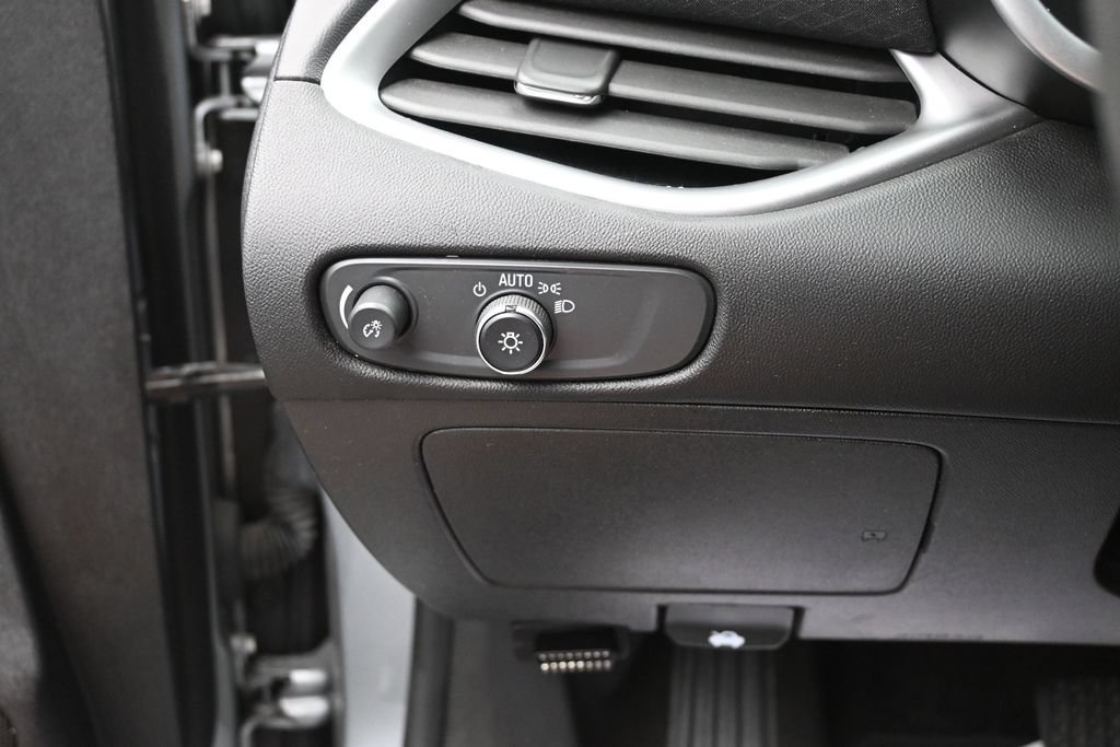 Used 2025 Chevrolet Malibu LT FWD image 33