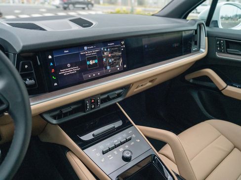 Certified 2026 Porsche Cayenne image 15