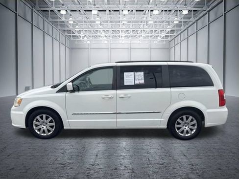 Used 2013 Chrysler Town & Country Touring FWD image 2