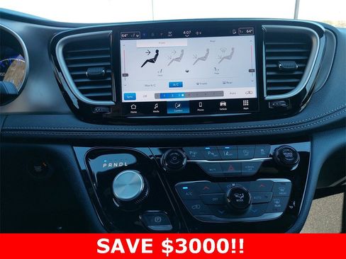 New 2025 Chrysler Pacifica Select image 22