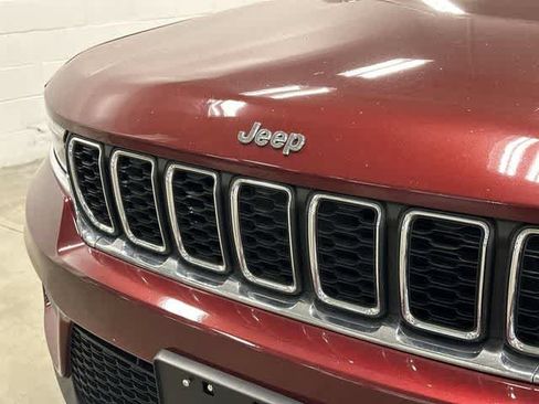 Used 2023 Jeep Grand Cherokee Laredo AWD/4WD image 30