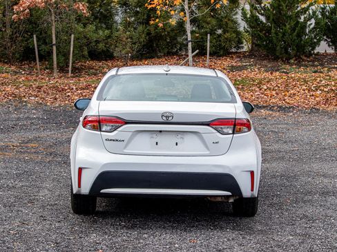 Used 2021 Toyota Corolla LE image 7
