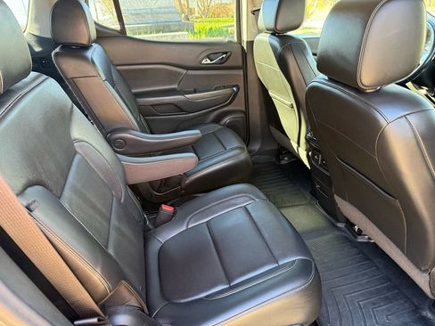 Used 2020 GMC Acadia SLT w/ Driver Alert Package II image 36