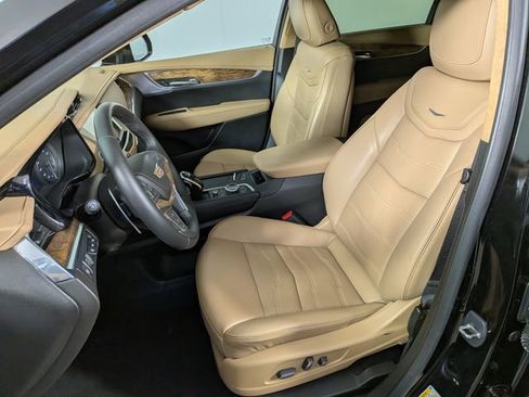 Certified 2024 Cadillac XT5 Sportv w/ Platinum Package image 16