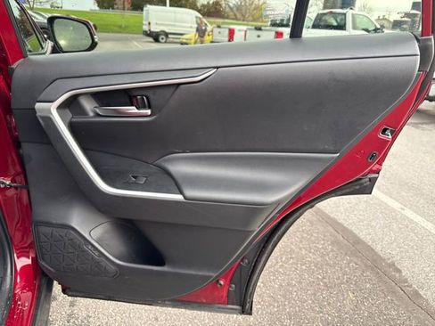 Used 2021 Toyota RAV4 XLE w/ Convenience Package image 16