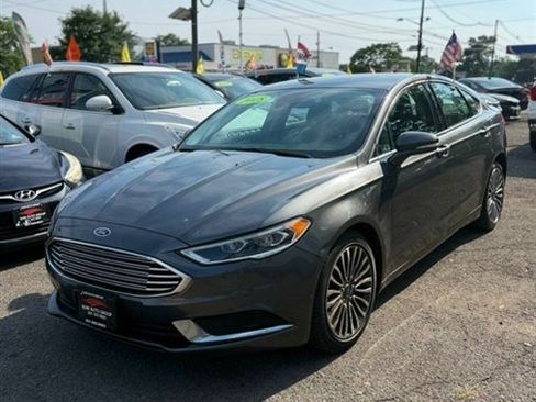 Used 2018 Ford Fusion SE w/ Fusion SE Technology Package FWD image 3