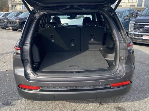 Used 2023 Jeep Grand Cherokee Altitude image 7