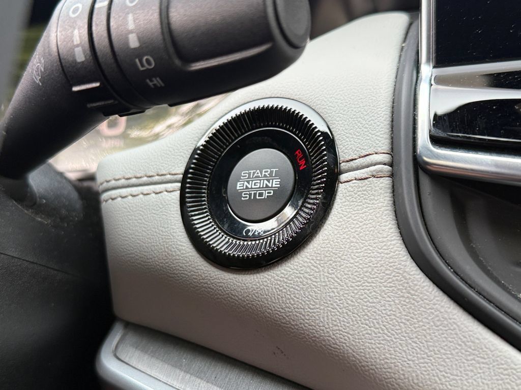 Used 2025 Jeep Compass Limited AWD/4WD image 18