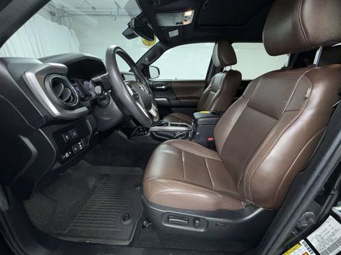 Certified 2022 Toyota Tacoma Limited AWD/4WD image 13
