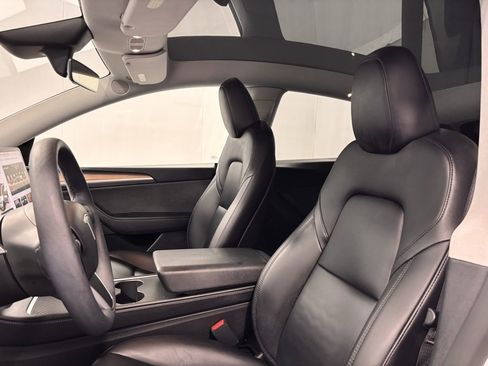Used 2024 Tesla Model Y Long Range image 12