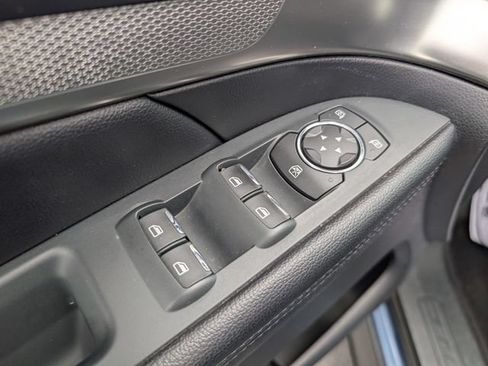 Used 2018 Ford Explorer XLT w/ Equipment Group 202A AWD/4WD image 13