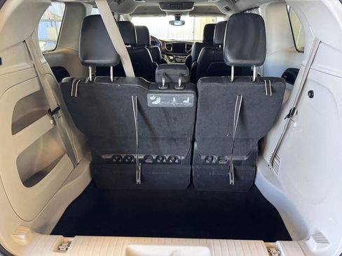 Used 2018 Chrysler Pacifica Touring-L w/ Tire & Wheel Group image 43