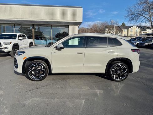 Used 2025 Volkswagen Tiguan SEL R-Line image 17