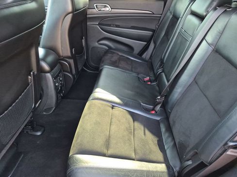 Used 2019 Jeep Grand Cherokee Altitude AWD/4WD image 27
