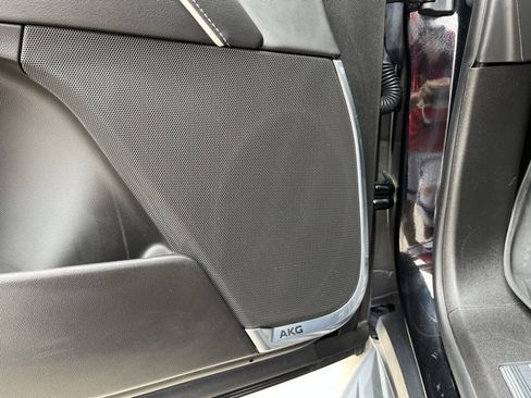 Used 2023 Cadillac Escalade ESV Premium Luxury image 34