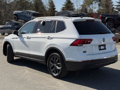 Used 2022 Volkswagen Tiguan SE image 3
