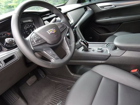 Certified 2024 Cadillac XT5 Luxury w/ LPO, Floor Liner Package AWD/4WD image 10