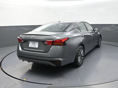 Used 2024 Nissan Altima 2.5 SV FWD image 9
