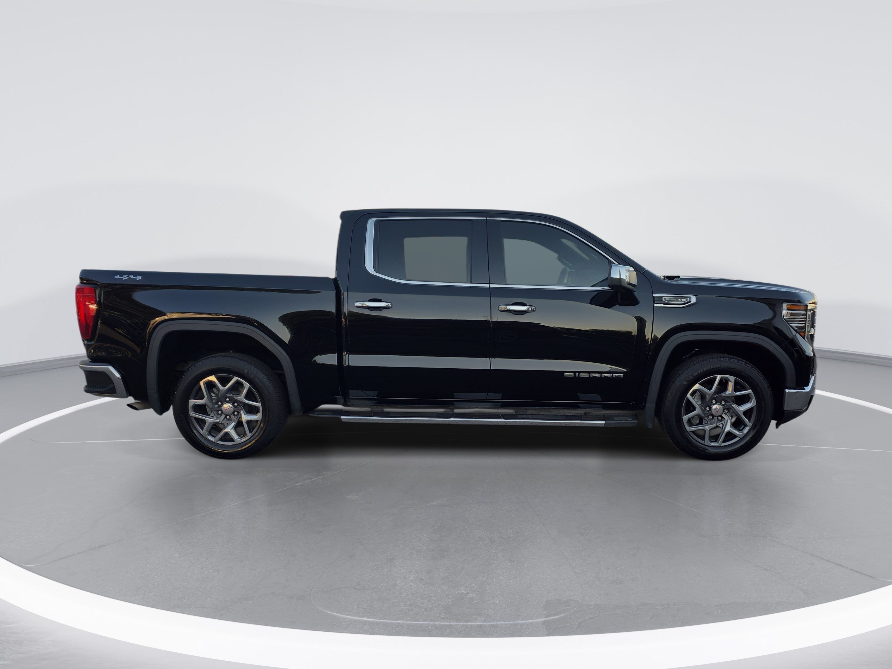 Used 2024 GMC Sierra 1500 SLT w/ SLT Premium Plus Package AWD/4WD image 2