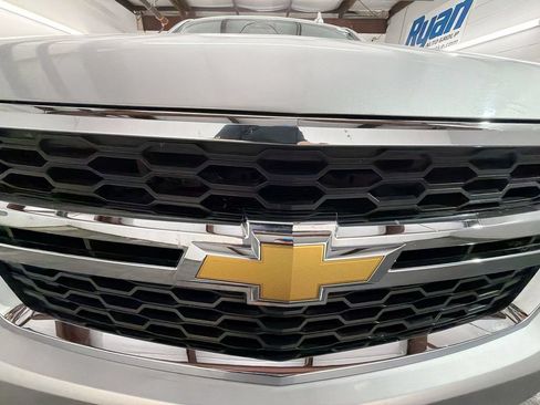 Used 2016 Chevrolet Suburban LT RWD image 32