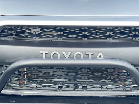 Used 2019 Toyota 4Runner SR5 AWD/4WD image 19