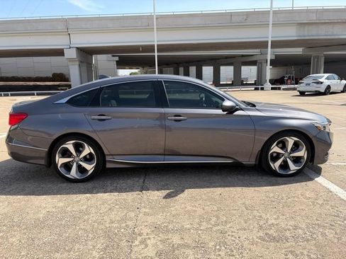 Used 2018 Honda Accord Touring image 7