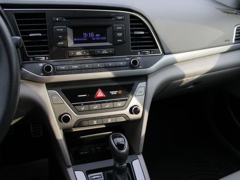 Used 2017 Hyundai Elantra SE FWD image 9