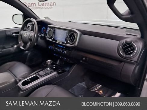 Used 2022 Toyota Tacoma TRD Off-Road w/ TRD Premium Off Road Package AWD/4WD image 29