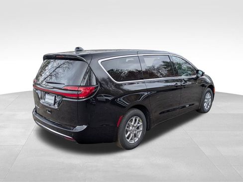 New 2026 Chrysler Pacifica Select FWD image 3
