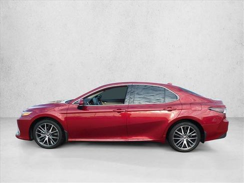 Used 2022 Toyota Camry XLE FWD image 8