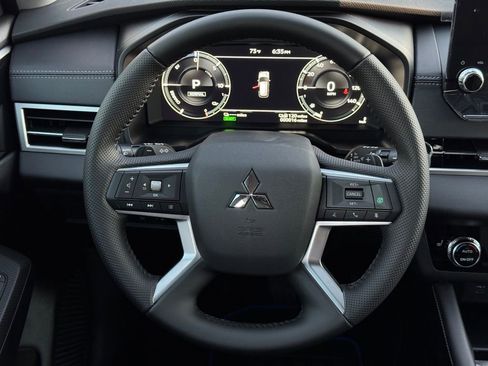 New 2025 Mitsubishi Outlander SE image 19