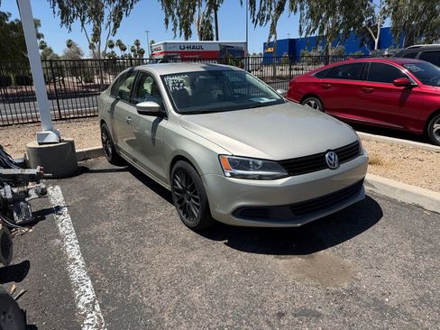 Used 2014 Volkswagen Jetta SE FWD image 3