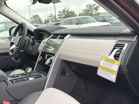 New 2026 Land Rover Discovery Limited Edition AWD/4WD image 17
