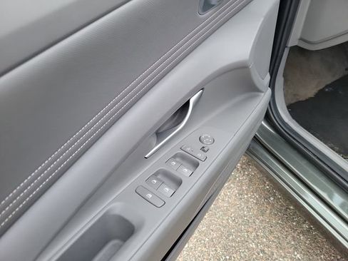 Used 2024 Hyundai Elantra SEL w/ Convenience Package FWD image 10