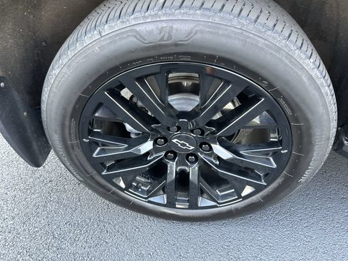 Used 2024 Chevrolet Suburban RST w/ Luxury Package AWD/4WD image 9