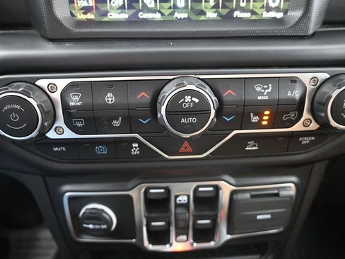 Used 2023 Jeep Wrangler Unlimited Sahara w/ Cold Weather Group AWD/4WD image 21