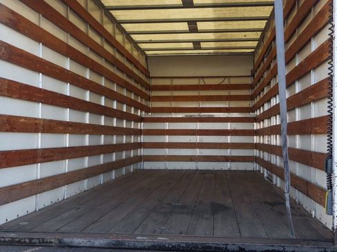 Used 2017 Ford F550 2WD Regular Cab Super Duty image 9