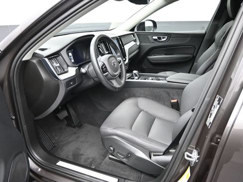 Used 2025 Volvo XC60 B5 Plus w/ Climate Package AWD/4WD image 9