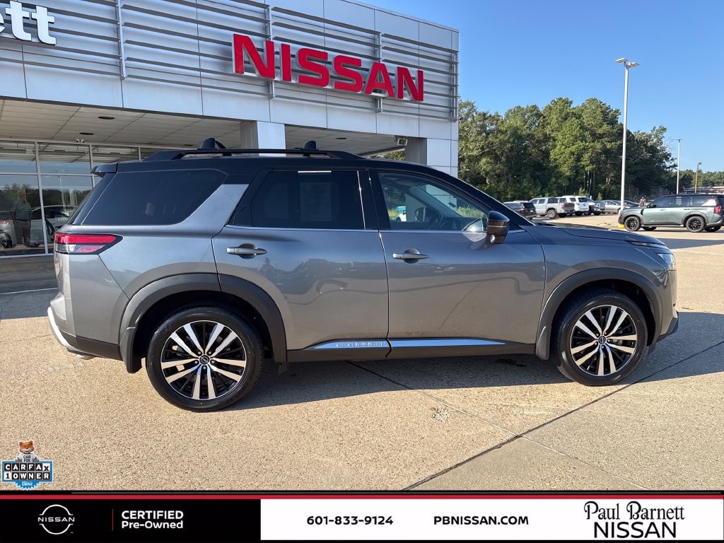 Certified 2025 Nissan Pathfinder Platinum FWD image 11