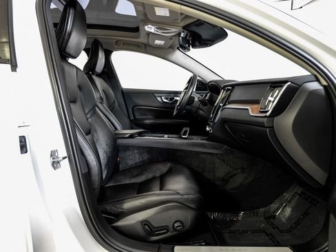 Used 2022 Volvo S60 B5 Inscription image 35