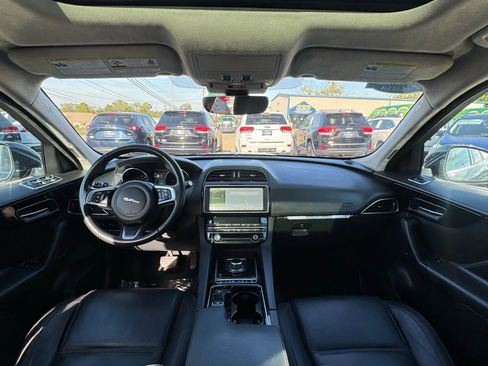 Used 2020 Jaguar F-PACE Prestige image 17