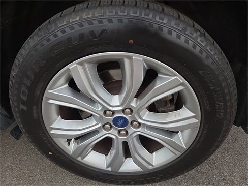 Used 2021 Ford Edge Titanium image 29