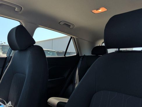 Used 2021 Hyundai Venue SE FWD image 29