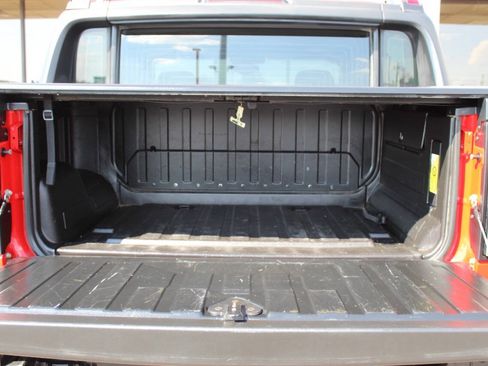 Used 2005 HUMMER H2 SUT w/ Preferred Equipment Group AWD/4WD image 14