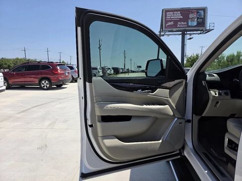 Used 2018 Cadillac Escalade Premium Luxury AWD/4WD image 11