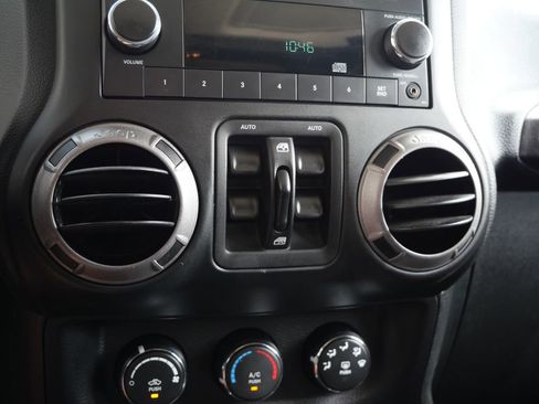 Used 2015 Jeep Wrangler Unlimited Sport w/ Quick Order Package 24S AWD/4WD image 34