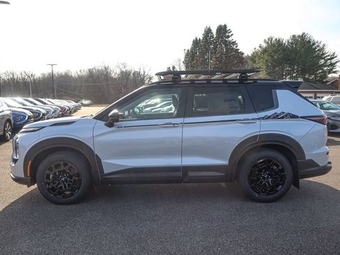 New 2026 Mitsubishi Outlander AWD image 3