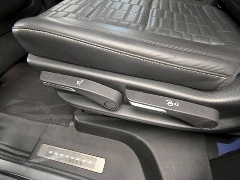 Used 2023 Cadillac Escalade Sport Platinum w/ LPO, ONYX Package AWD/4WD image 19