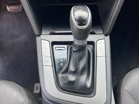 Used 2017 Hyundai Elantra Value Edition FWD image 33